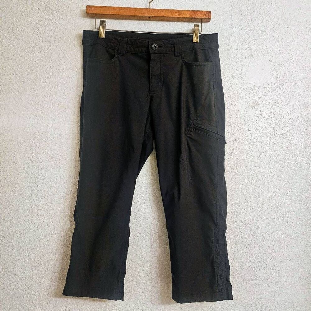 Eddie Bauer black Capri Cargo Pants: Comfy Stretch, Summer Weekendwear Essential